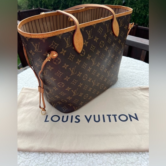 Authentic Louis Vuitton Neverfull MM. - Picture 7 of 14